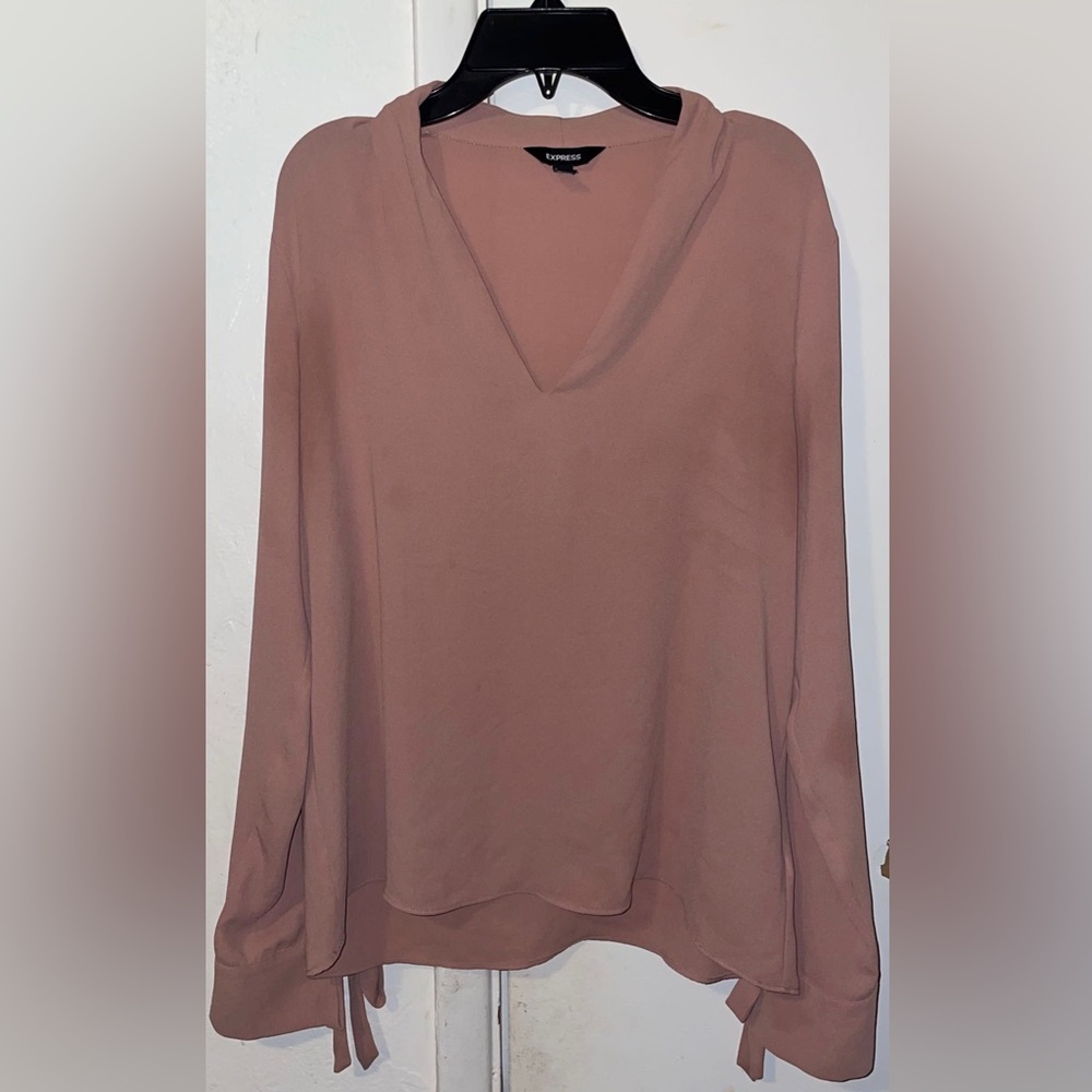 Express Baby Pink Blouse size S Bow tie sleeves‎